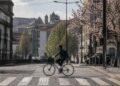Pode atravessar a passadeira de bicicleta? O que diz a lei - e o que muitos ciclistas não sabem