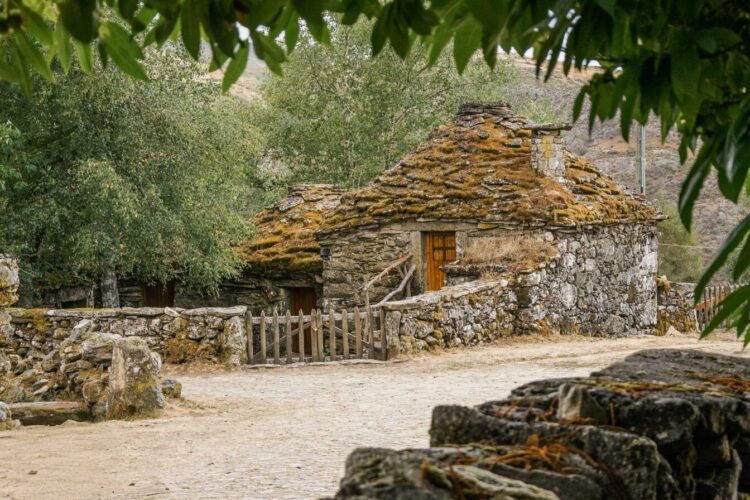 Val de Poldros: a aldeia às portas do Gerês onde apenas vive uma pessoa