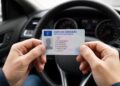 Os códigos no verso da carta de condução: o que significam e porque não pode ignorá-los