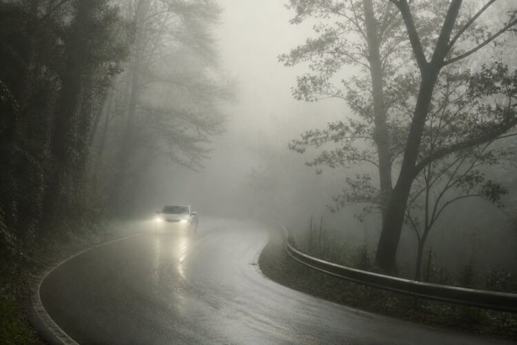 Médios obrigatórios durante o dia: as regras do Código da Estrada que muitos condutores desconhecem