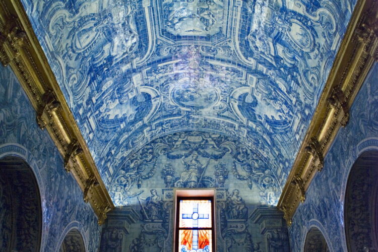 Igreja de São Lourenço de Almancil: um tesouro repleto de azulejos para descobrir no Algarve