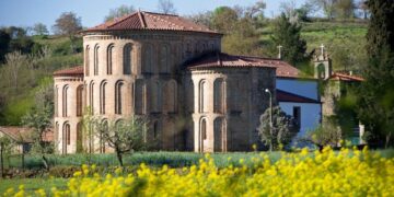 Mosteiro de Castro de Avelãs: o que sobrou de um mosteiro do século XII em Trás-os-Montes