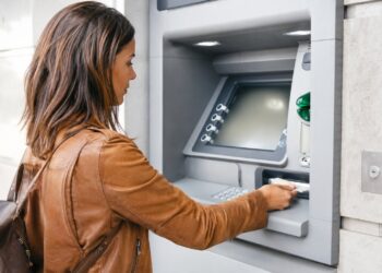 O Multibanco deu dinheiro a mais: o que a lei diz - e o que não deve fazer