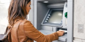 O Multibanco deu dinheiro a mais: o que a lei diz - e o que não deve fazer