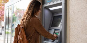 O Multibanco debitou mas não entregou o dinheiro: o que fazer e quando é reposto