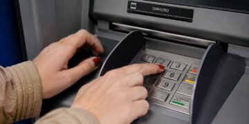 O PIN do Multibanco vai acabar em Portugal e a substituição está a chegar da Europa