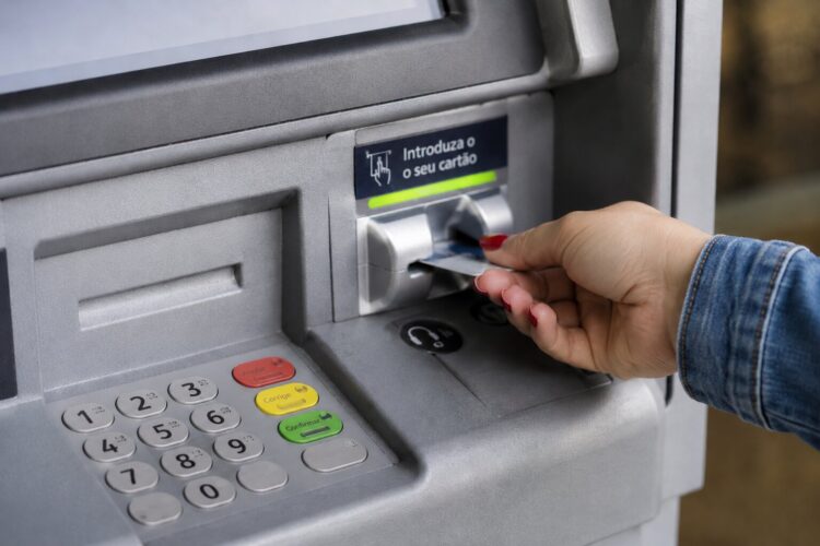 O PIN do Multibanco já não está tão seguro quanto parece - as técnicas de roubo que evoluíram