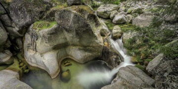 Cortes do Meio: a capital das lagoas e cascatas da Serra da Estrela
