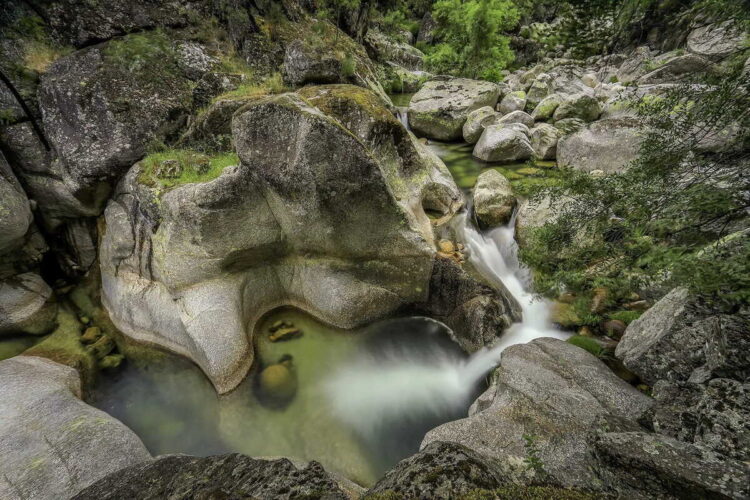 Cortes do Meio: a capital das lagoas e cascatas da Serra da Estrela