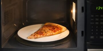 7 alimentos que nunca deve reaquecer no micro-ondas (e o que fazer em vez disso)