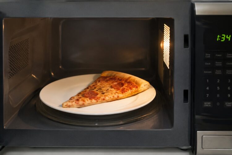 7 alimentos que nunca deve reaquecer no micro-ondas (e o que fazer em vez disso)