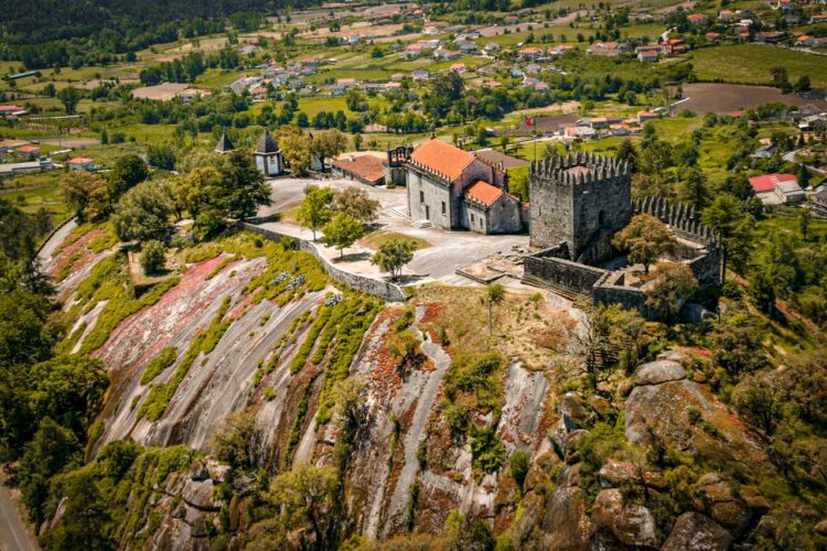 Castelo de Lanhoso: um monumento repleto de histórias para descobrir no Norte de Portugal