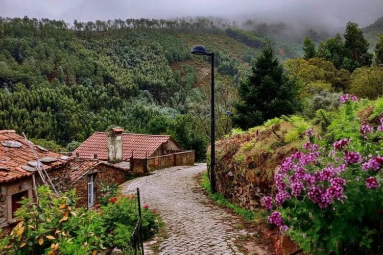 Comareira: a mais pequena aldeia de xisto de Portugal não tem habitantes permanentes - e é melhor assim