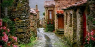 Gondramaz: a aldeia de xisto que renasceu das cinzas na Serra da Lousã