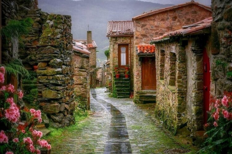 Gondramaz: a aldeia de xisto que renasceu das cinzas na Serra da Lousã