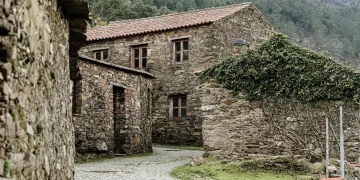 Aigra Nova: uma aldeia de xisto quase secreta na serra da Lousã