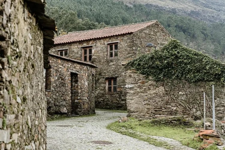 Aigra Nova: uma aldeia de xisto quase secreta na serra da Lousã