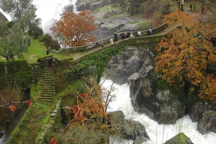 Ponte da Misarela: a ponte que foi construída pelo Diabo