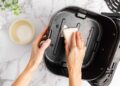 Como limpar a air fryer em 6 passos simples (e mantê-la sempre como nova)