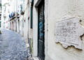 Tem mais de 300 anos e é o sinal de trânsito mais antigo de Lisboa