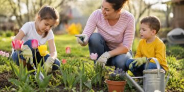 Jardinagem com crianças: atividades simples para despertar o gosto pelas plantas desde cedo