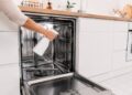 7 formas simples de eliminar o mau cheiro da máquina de lavar louça