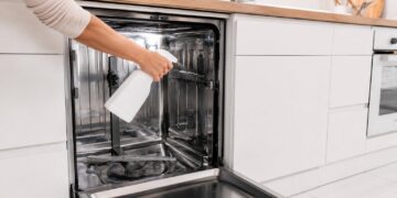 7 formas simples de eliminar o mau cheiro da máquina de lavar louça