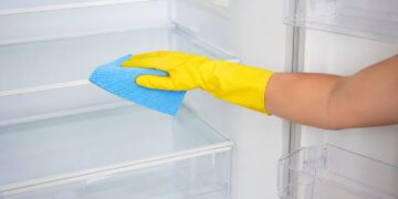Como limpar o frigorífico em 5 passos simples (e manter tudo fresco por mais tempo)