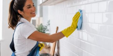 Azulejos sempre impecáveis: os truques caseiros que vai querer conhecer