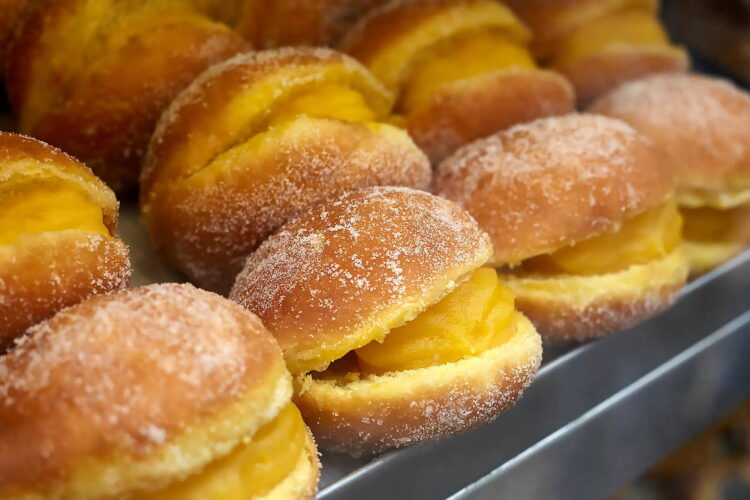 Bola de Berlim: a receita original trazida pelos judeus para Portugal