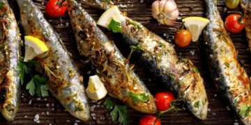 Sardinhas assadas com pimentos assados: como fazer este prato típico na perfeição