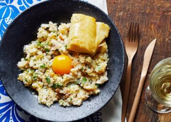 Açorda de bacalhau à alentejana com ovo escalfado