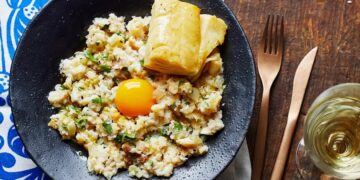Açorda de bacalhau à alentejana com ovo escalfado