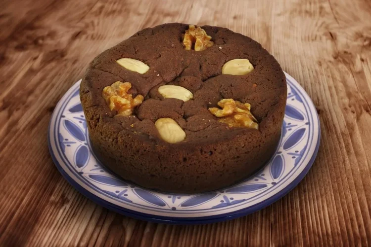 Bolo de mel da Madeira com especiarias e frutos secos: receita que sai sempre bem