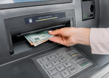 Qual o limite diário de levantamento no Multibanco e como aumentá-lo temporariamente