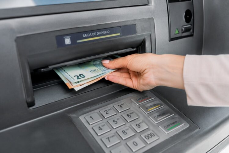 Qual o limite diário de levantamento no Multibanco e como aumentá-lo temporariamente