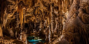 Como se formam as estalactites e as estalagmites nas grutas