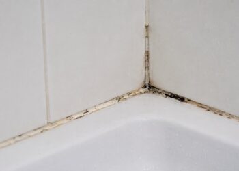 Como limpar e prevenir bolor no silicone da banheira e do lavatório