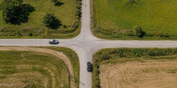 Quem tem prioridade num cruzamento sem qualquer sinalização em Portugal