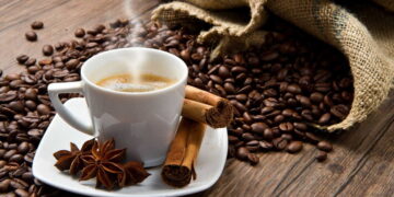 Porque "cafezinho" nem sempre significa um café pequeno em português