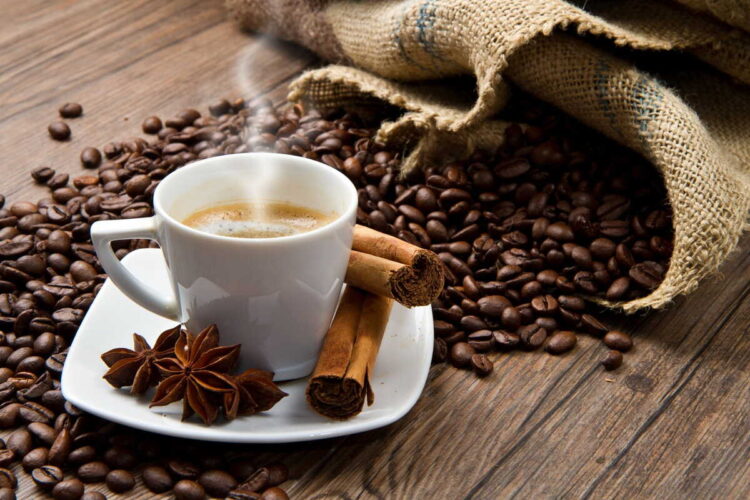 Porque "cafezinho" nem sempre significa um café pequeno em português