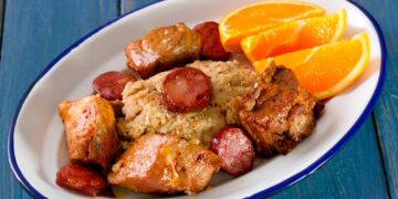 Migas à alentejana com entrecosto: receita tradicional e repleta de sabor
