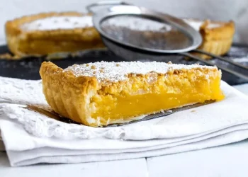 Tarte de amêndoa com doce de ovo: receita conventual que é uma delícia