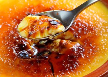 Leite creme com crosta de açúcar queimado: receita fácil que sai sempre bem