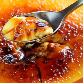 Leite creme com crosta de açúcar queimado: receita fácil que sai sempre bem
