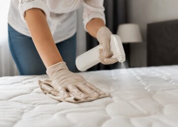 Como limpar e desinfetar o colchão: o guia completo para dormir melhor