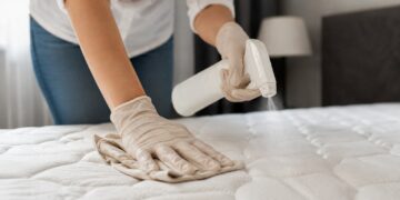 Como limpar e desinfetar o colchão: o guia completo para dormir melhor