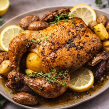Frango assado no forno com limão e alho: receita que sai sempre bem
