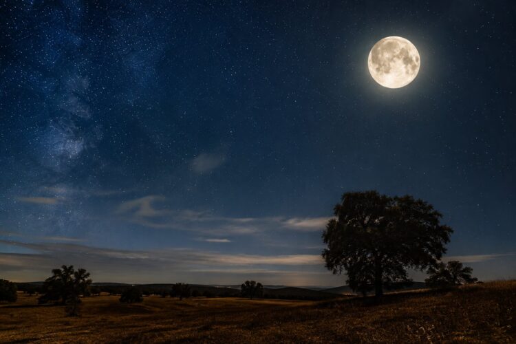Porque a Lua se está a afastar da Terra a cada ano que passa