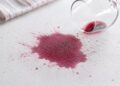 Como remover manchas de vinho tinto de tecidos e tapetes